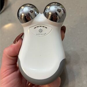 NuFace White and Silver Toning Device